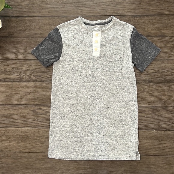 Old Navy boys tee shirt - Picture 5 of 10